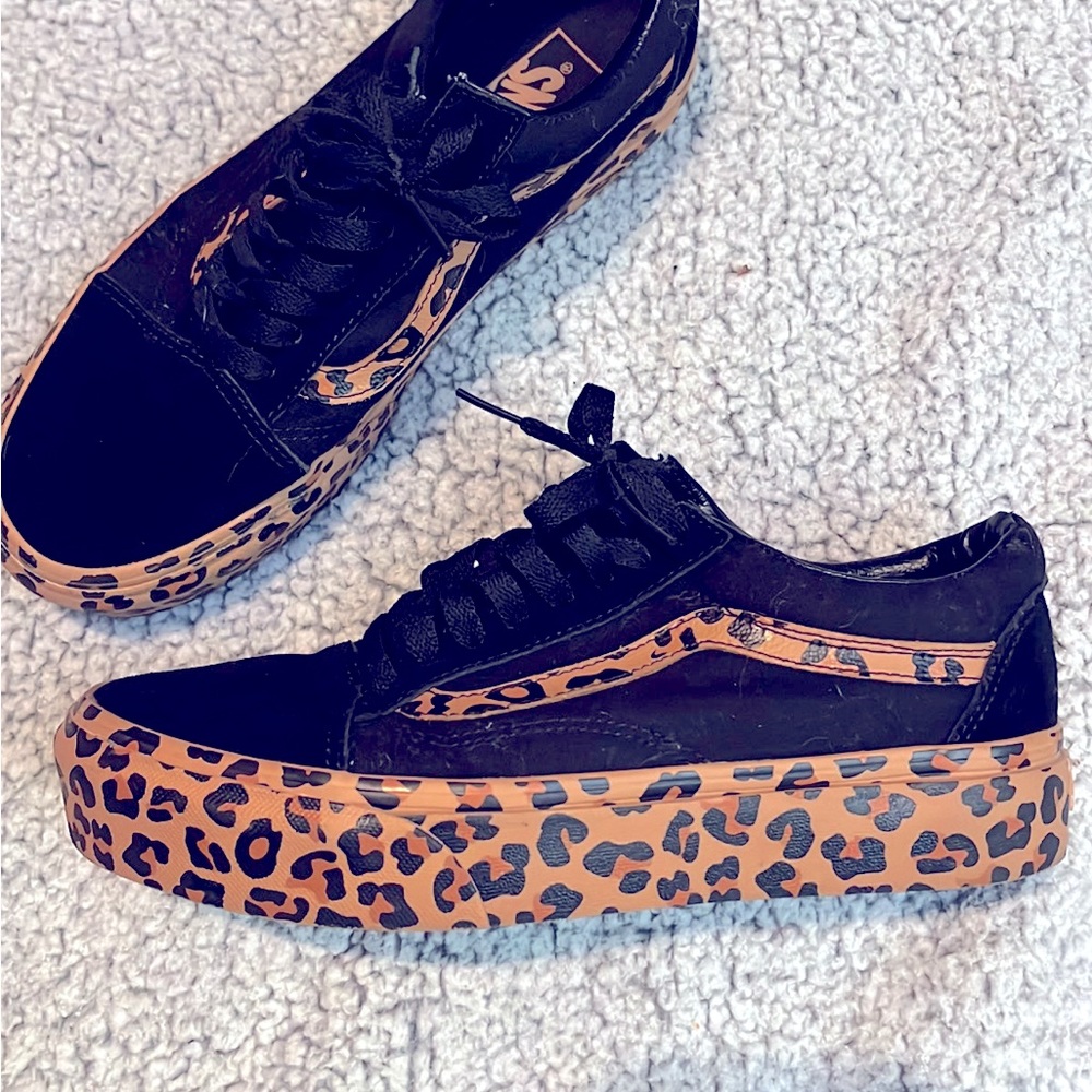 Platform vans old skool cheetah and black size 9
